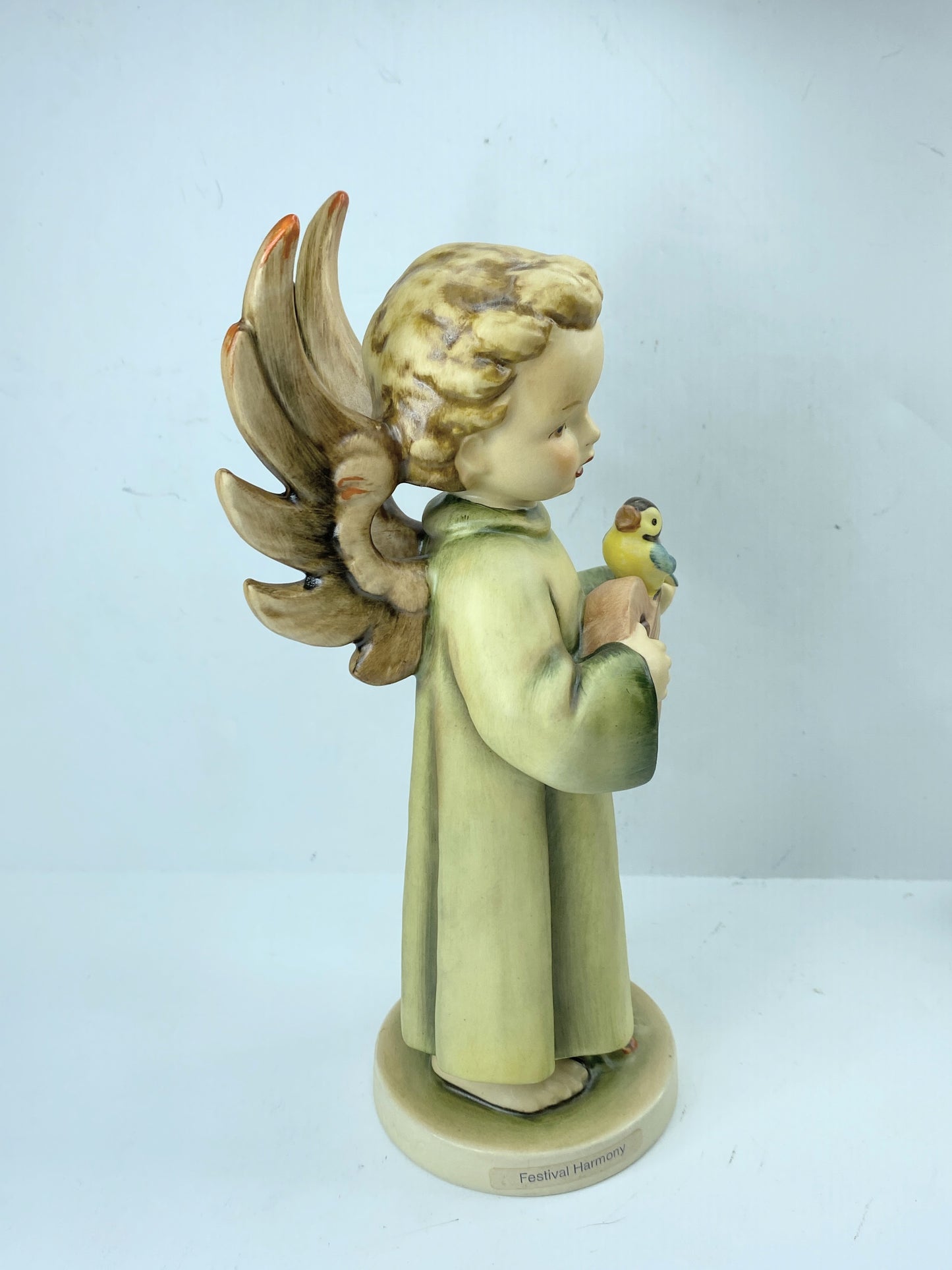 Hummel Festival Harmony #172/0, TMK6, angel in green robe playing mandolin A610