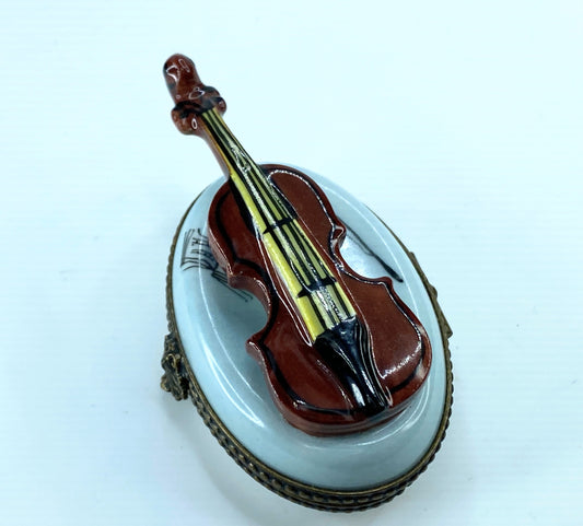 Chamart Limoges Peint Main bow music sheet Violin baby blue trinket box A104