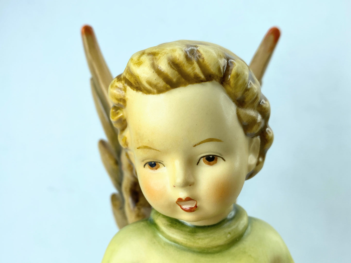 Hummel Festival Harmony #172/0, TMK6, angel in green robe playing mandolin A610