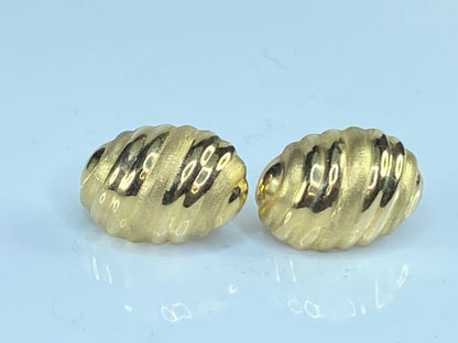 Fluted satin & Polish finish Oval shape in 14K French clip earrings 5.6gm