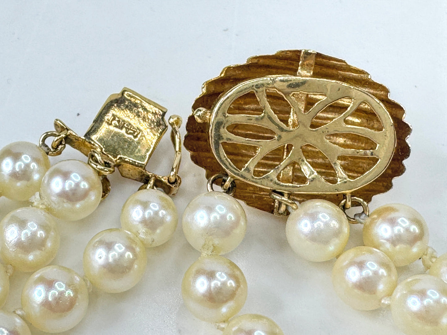 Vintage 14K Yellow Gold Triple Strand Cultured Pearl Bracelet  27.2g 6.75"JR1791