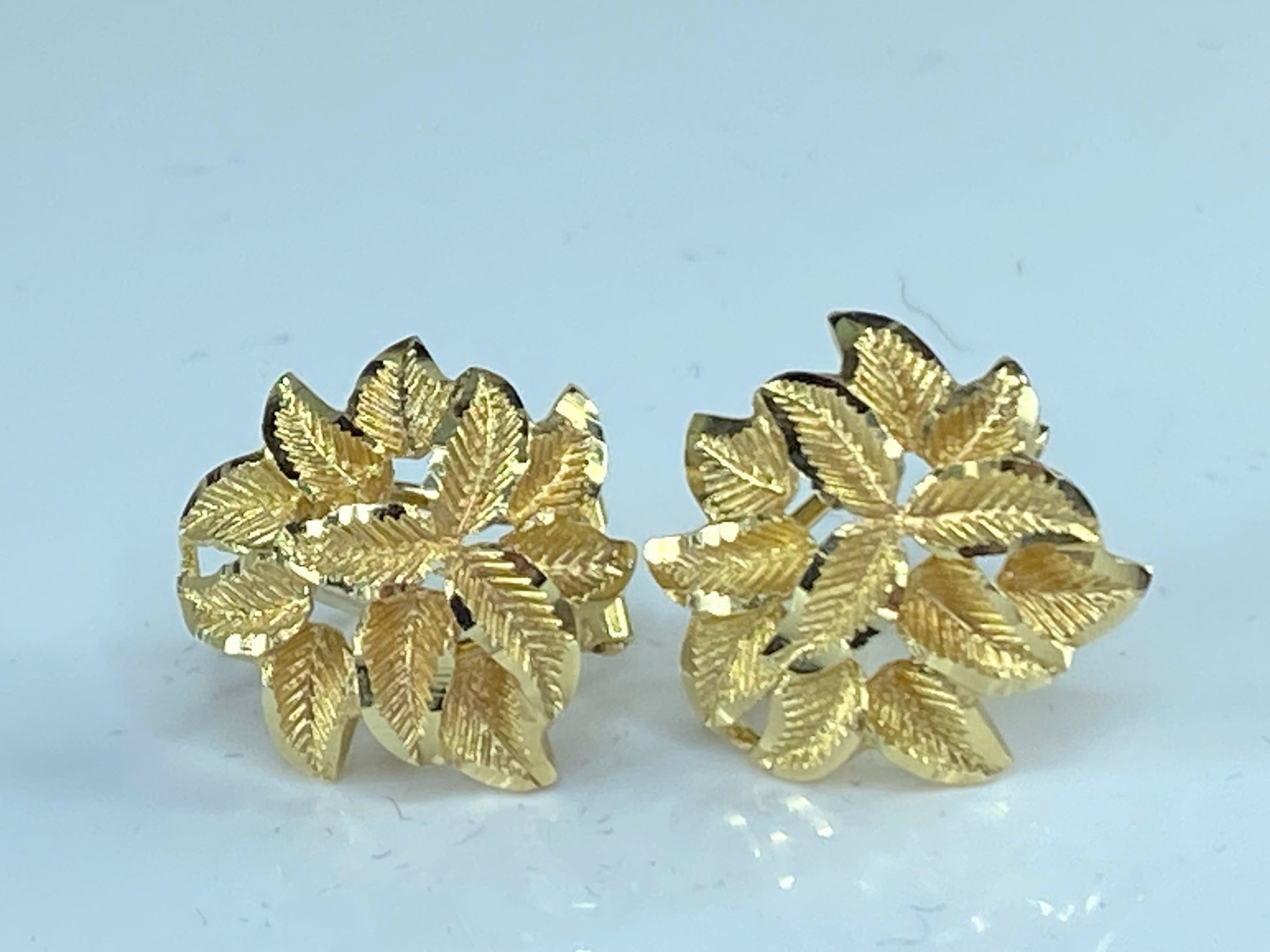 14K yellow gold Foliage open work fine detail French clip earrings 4.1g