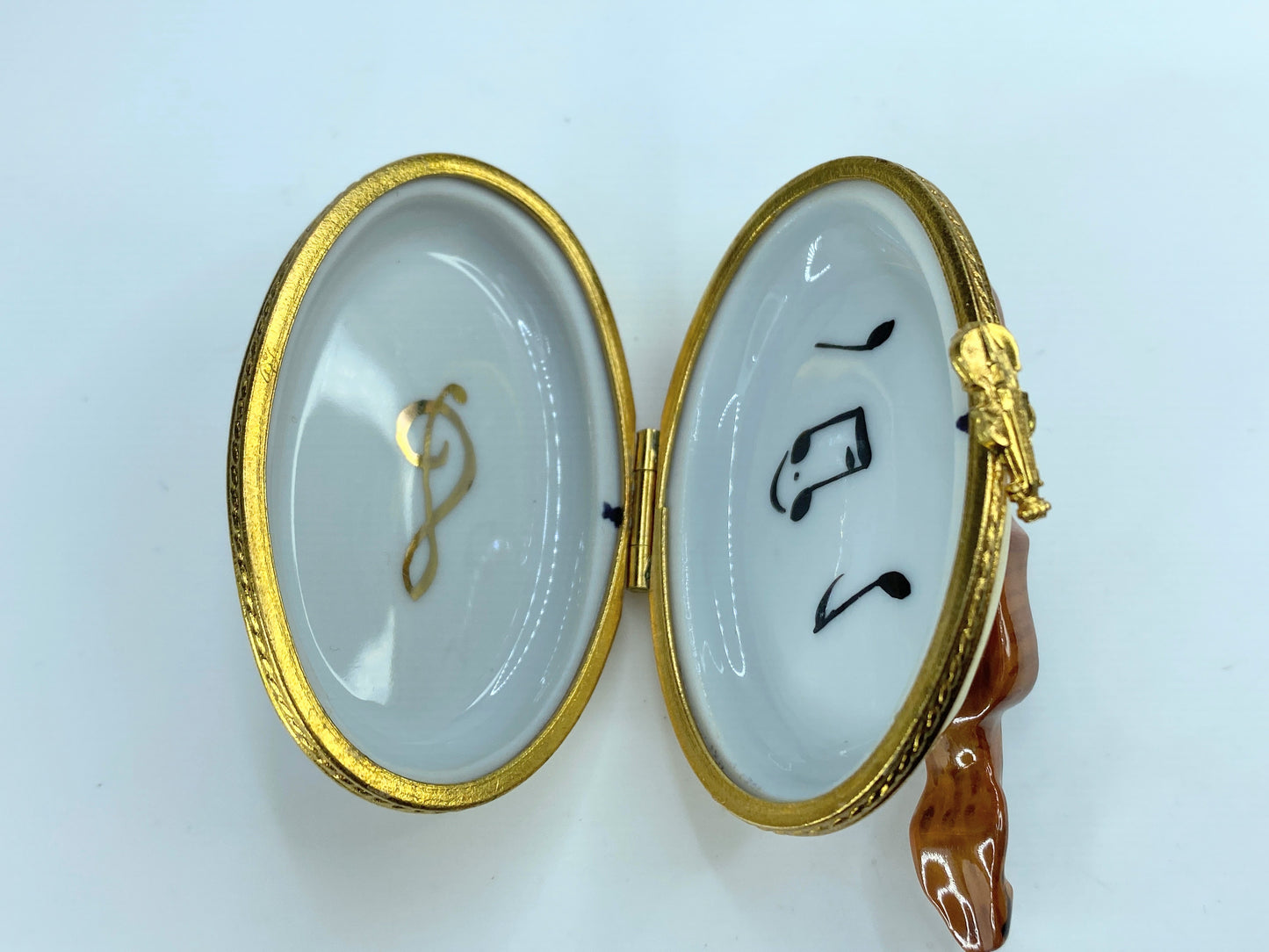 R.R Limoges Peint Main hand painted Violin gold hinged trinket box A108