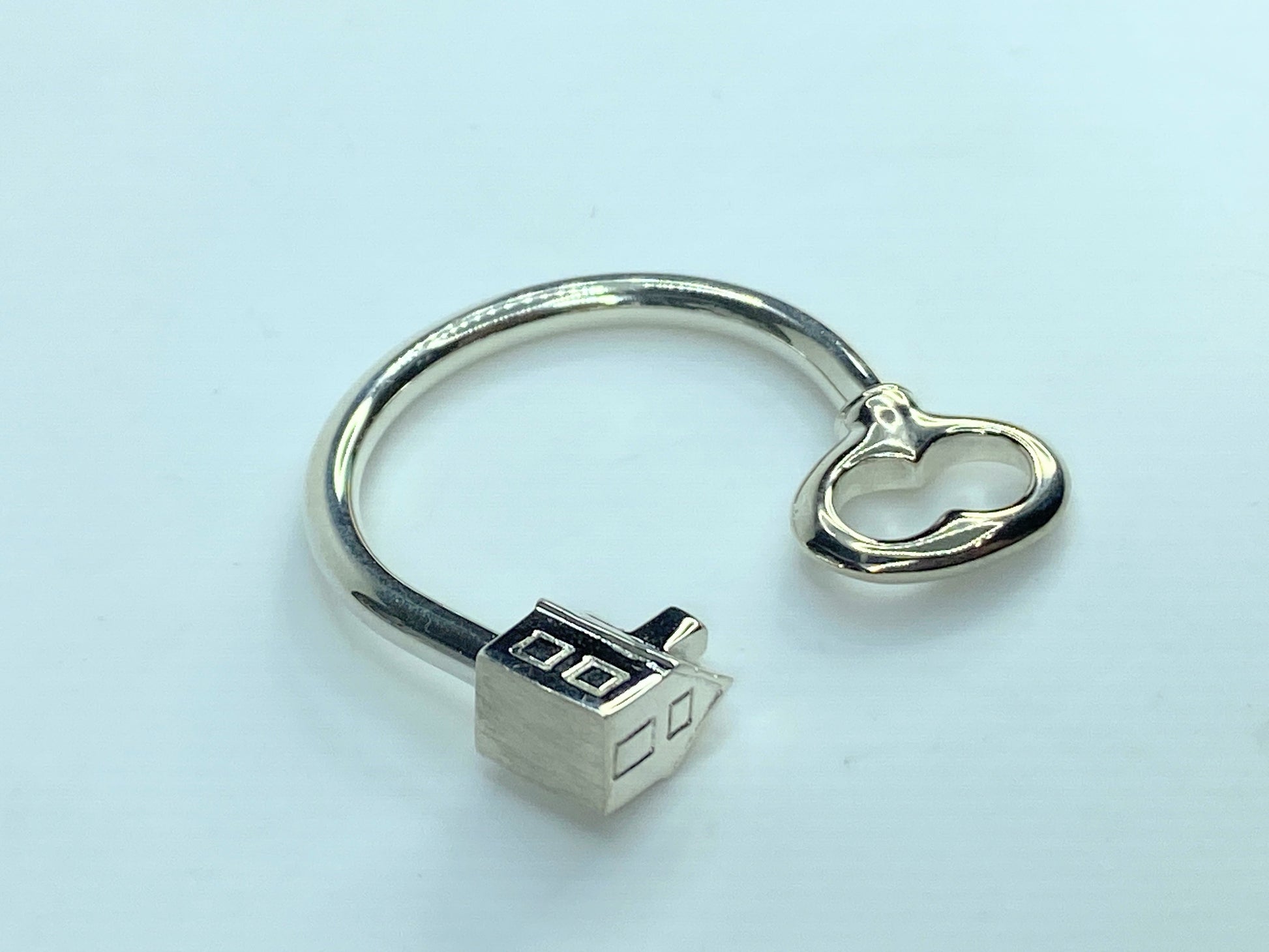 TIFFANY & CO 925 Sterling Silver Home Key Ring in box authentic JR550