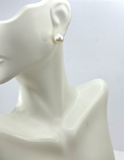 Vintage 14K Gold 9.00 lustrous Akoya Cultured Pearl Earrings JR1801