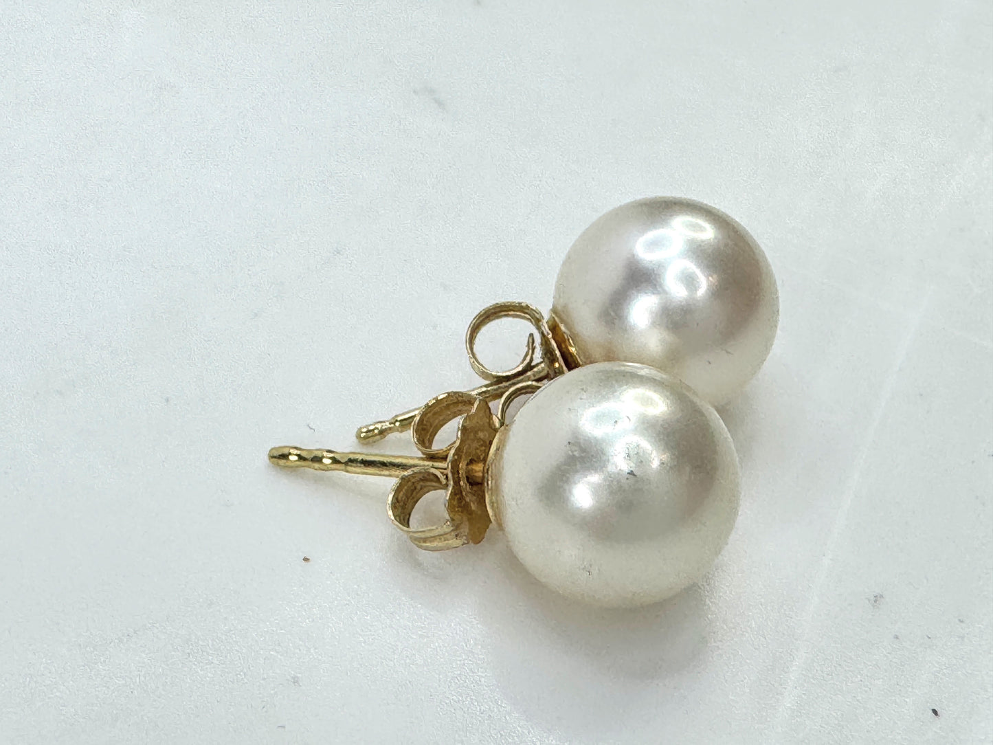 Vintage 14K Gold 9.00 lustrous Akoya Cultured Pearl Earrings JR1801