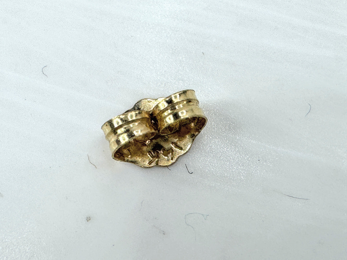 Vintage 14K Gold 9.00 lustrous Akoya Cultured Pearl Earrings JR1801