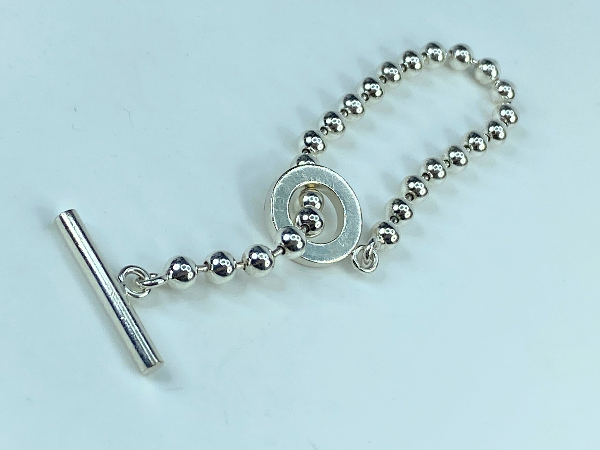 Gucci Sterling Silver Beaded Chain Circle Toggle clasp bracelet 7 3/4" 16g JR552