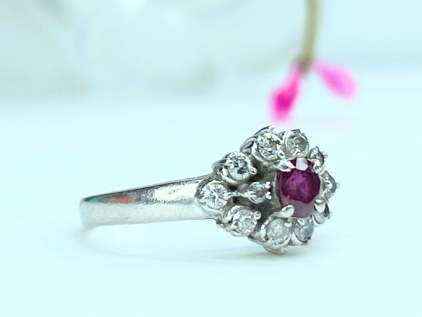 c1950's Platinum 0.25ct natural Ruby 0.2ct round Diamond s7.75 4.6g JR9835