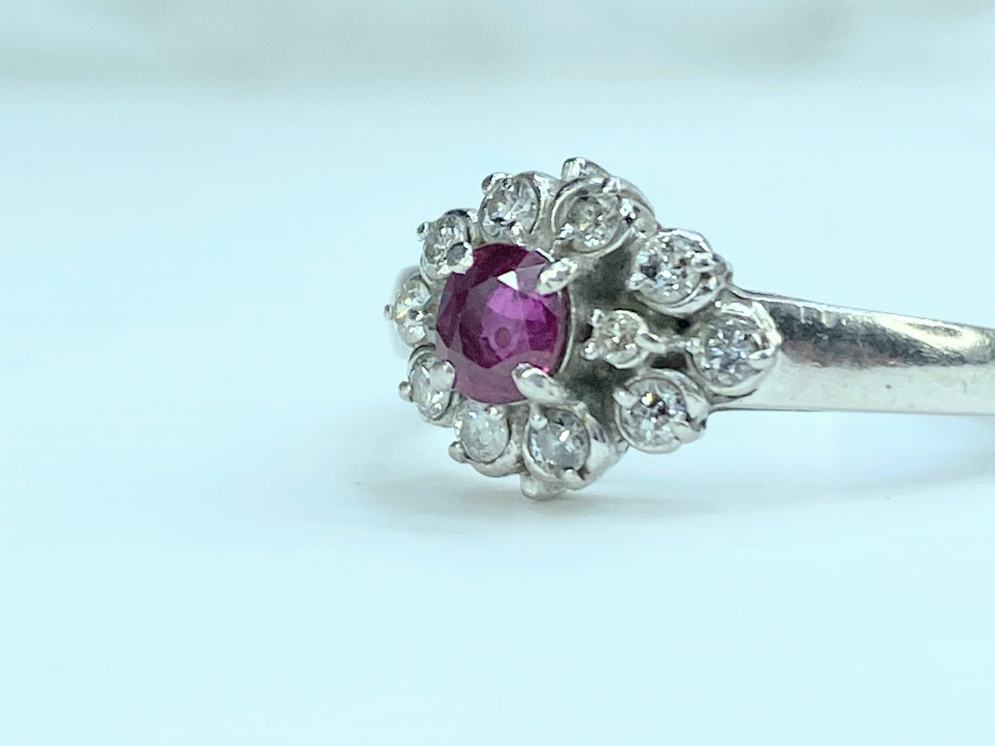 c1950's Platinum 0.25ct natural Ruby 0.2ct round Diamond s7.75 4.6g JR9835