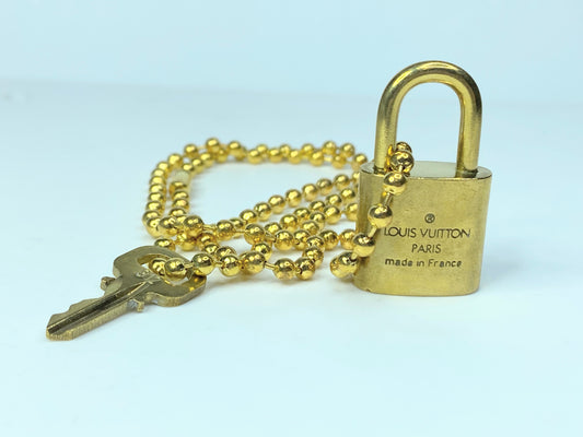Auth. Louis Vuitton PadLock Lock & Key Brass Gold w/NON-BRAND 4mm necklace GS445