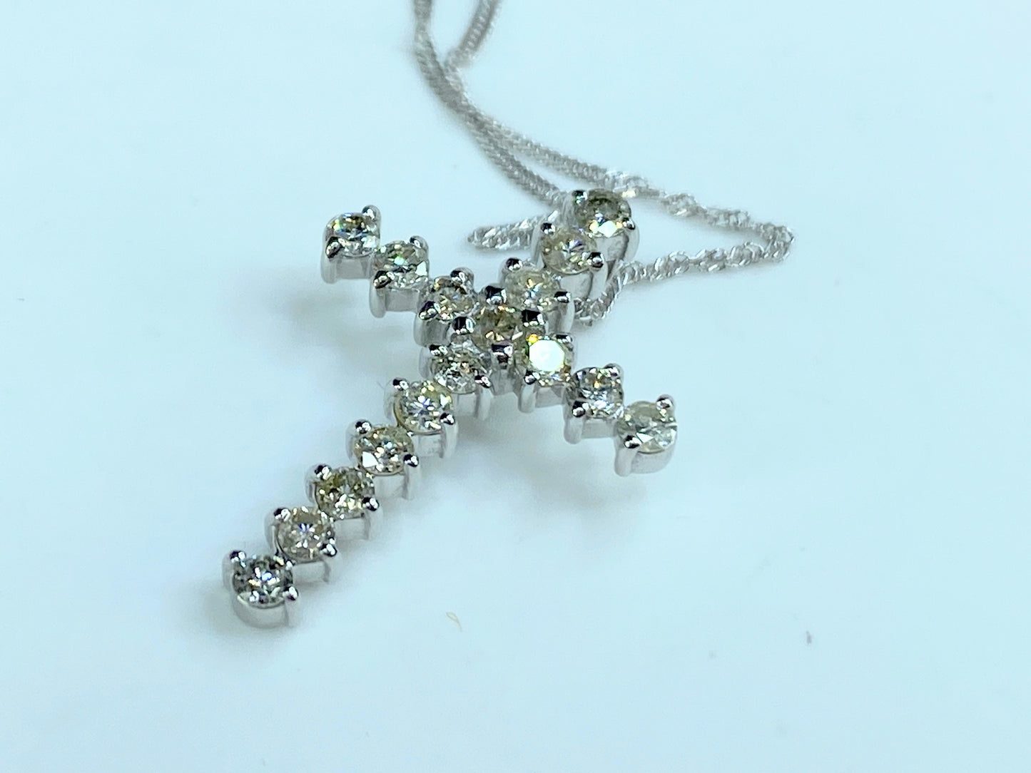 18K white gold 1.05ct Diamond Cross pendant necklace 2.3g 16.5" JR9836