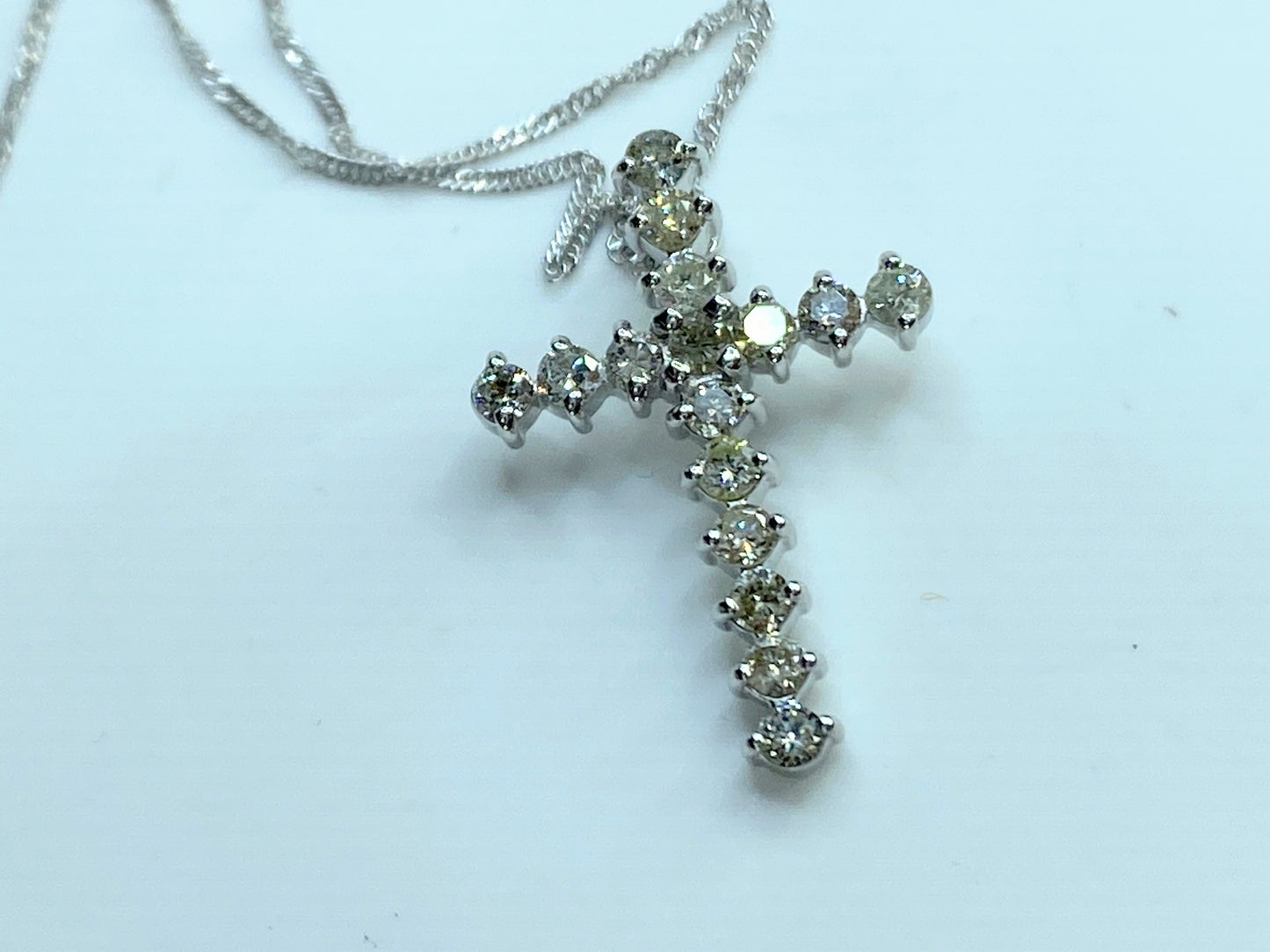 18K white gold 1.05ct Diamond Cross pendant necklace 2.3g 16.5" JR9836