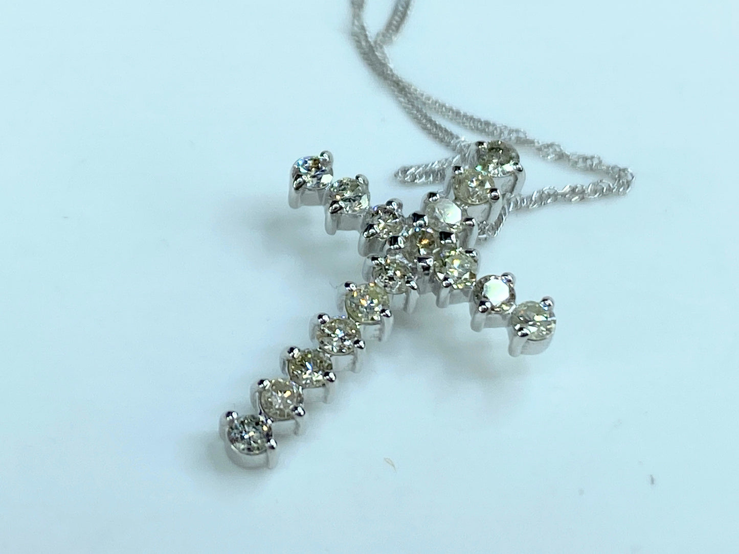 18K white gold 1.05ct Diamond Cross pendant necklace 2.3g 16.5" JR9836