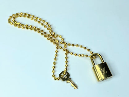 Auth. Louis Vuitton PadLock Lock & Key Brass Gold w/NON-BRAND 4mm necklace GS445