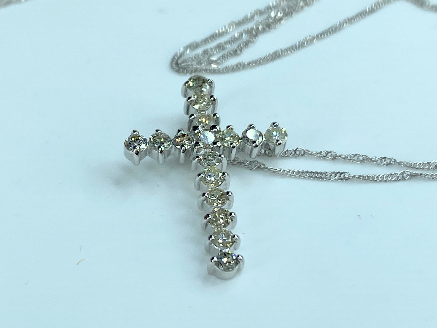 18K white gold 1.05ct Diamond Cross pendant necklace 2.3g 16.5" JR9836