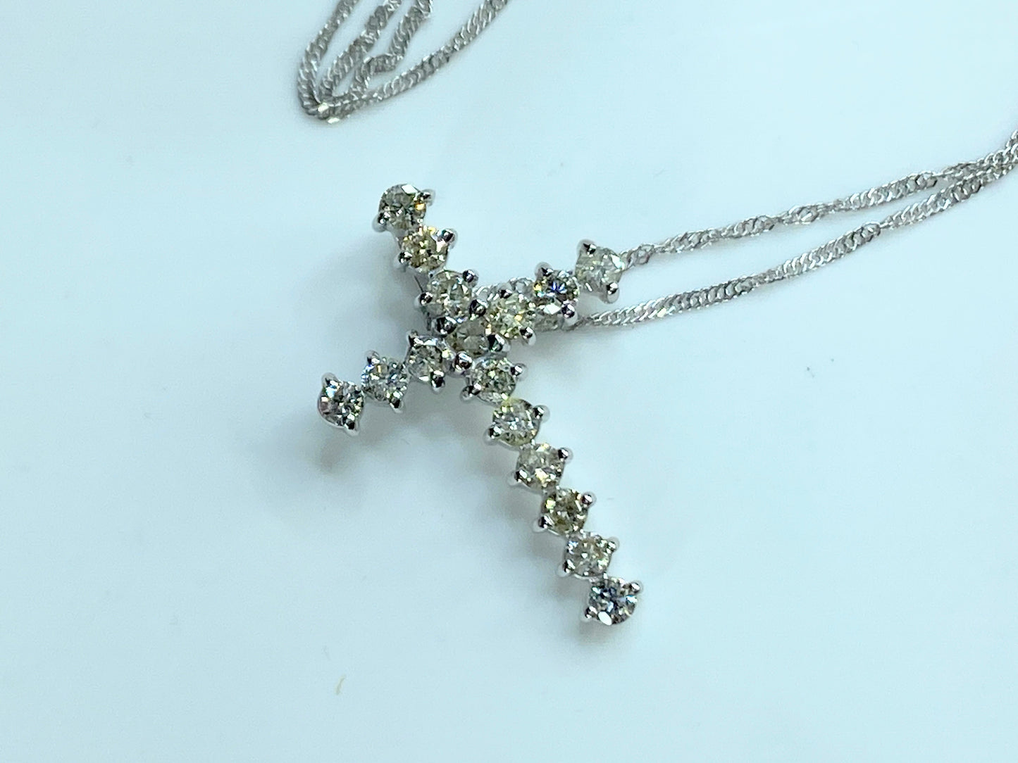 18K white gold 1.05ct Diamond Cross pendant necklace 2.3g 16.5" JR9836