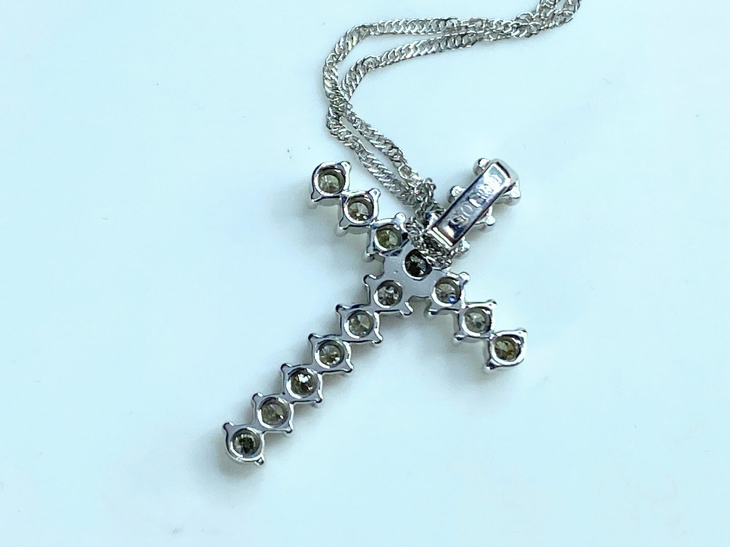 18K white gold 1.05ct Diamond Cross pendant necklace 2.3g 16.5" JR9836