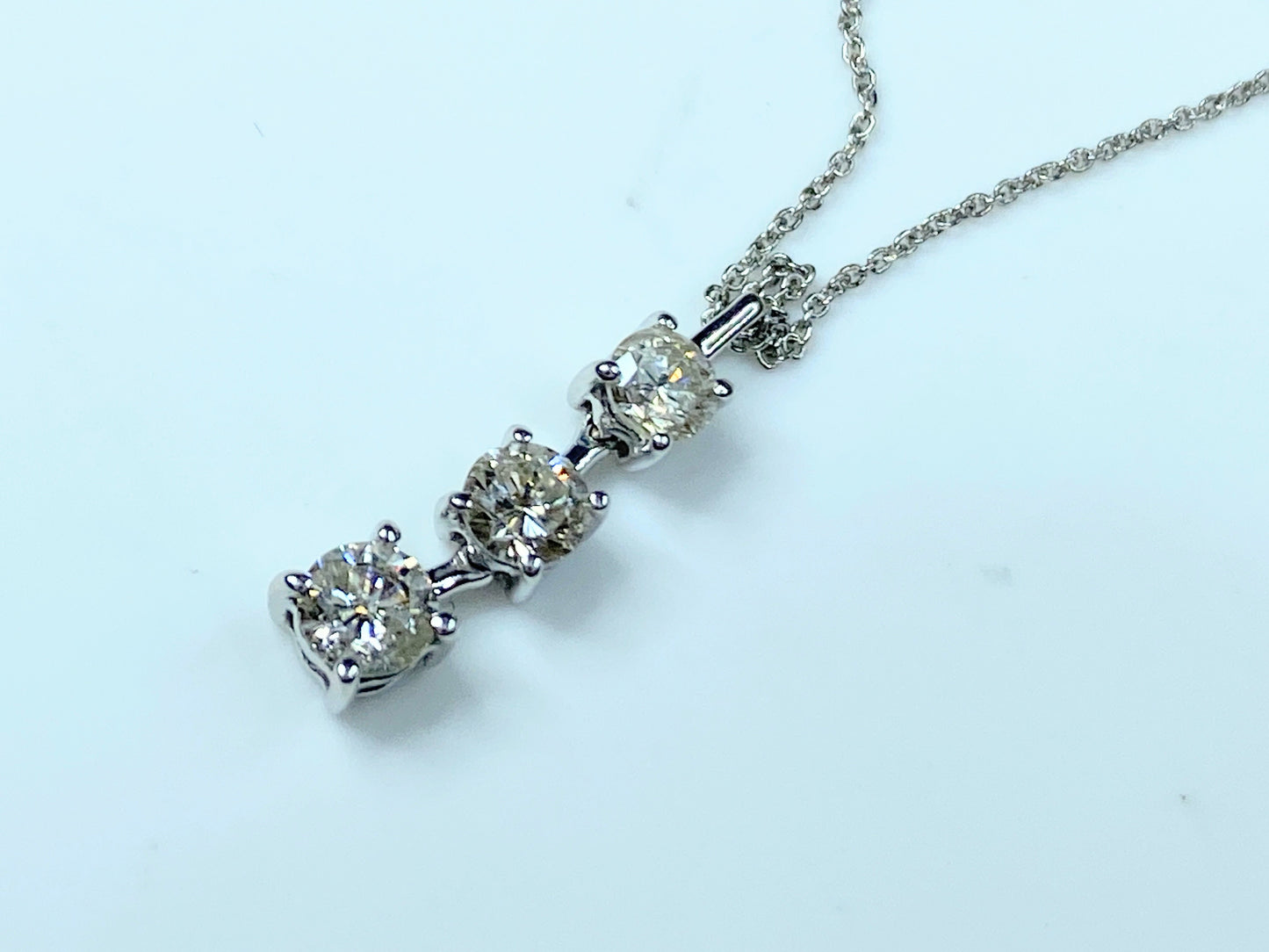 Platinum 0.6ct H/VS1 3 stones round brilliant Diamond lavalier necklace JR9841