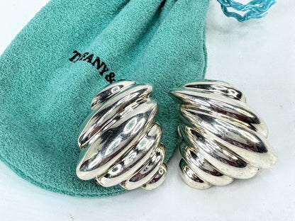 Tiffany & Co 925 Sterling Silver Vintage Earrings Puffed Shell Omega Back JR1827