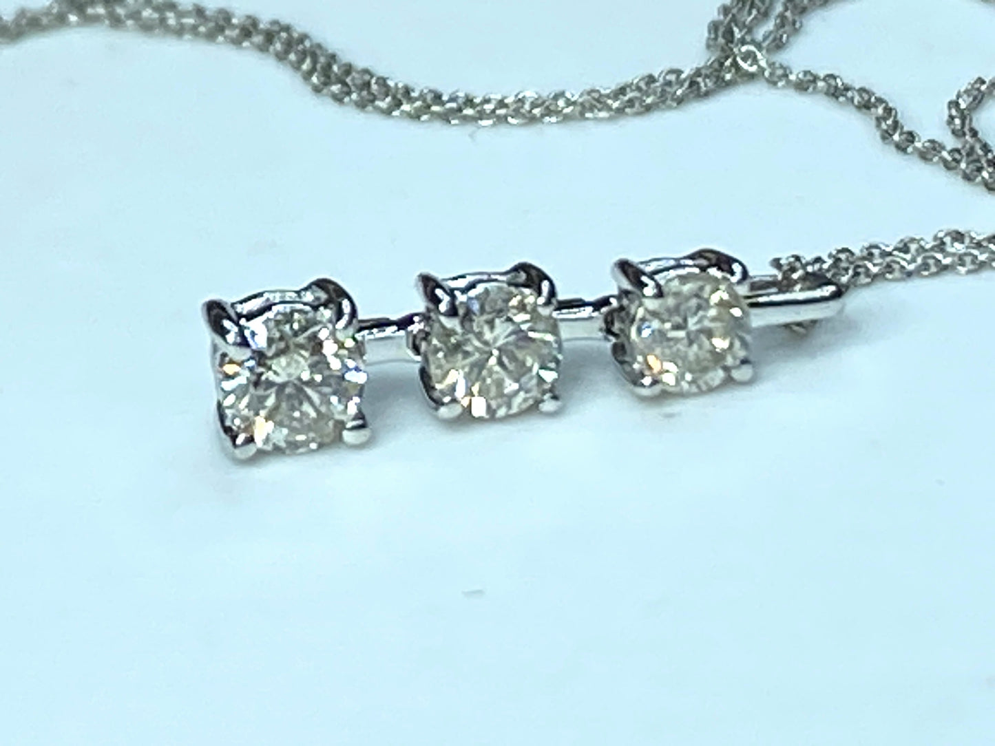 Platinum 0.6ct H/VS1 3 stones round brilliant Diamond lavalier necklace JR9841