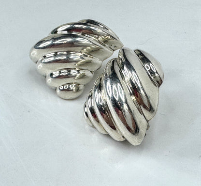 Tiffany & Co 925 Sterling Silver Vintage Earrings Puffed Shell Omega Back JR1827