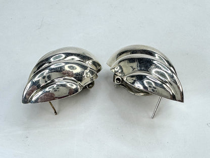 Tiffany & Co 925 Sterling Silver Vintage Earrings Puffed Shell Omega Back JR1827