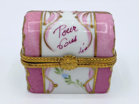 Limoge France Porcelaine décorée la main "Pour Vous" treasure hinged box