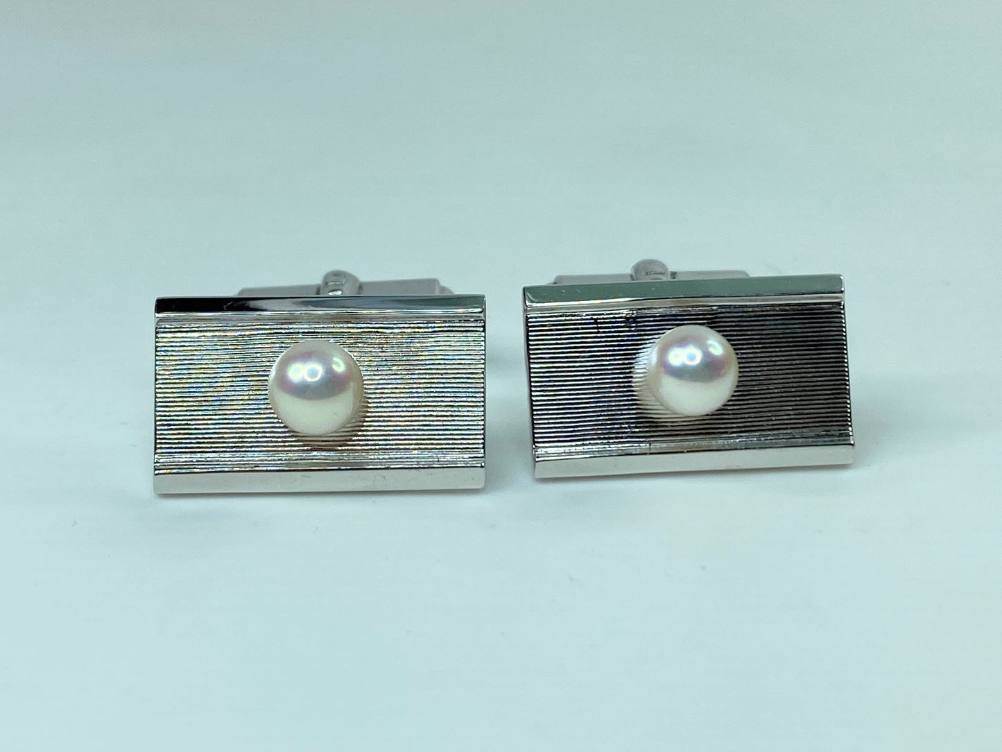 Mikimoto Sterling silver 5.7mm Akoya Cultured Pearl cufflink in box GS447