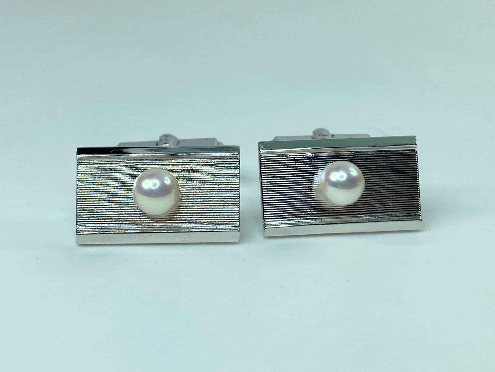 Mikimoto Sterling silver 5.7mm Akoya Cultured Pearl cufflink in box GS447