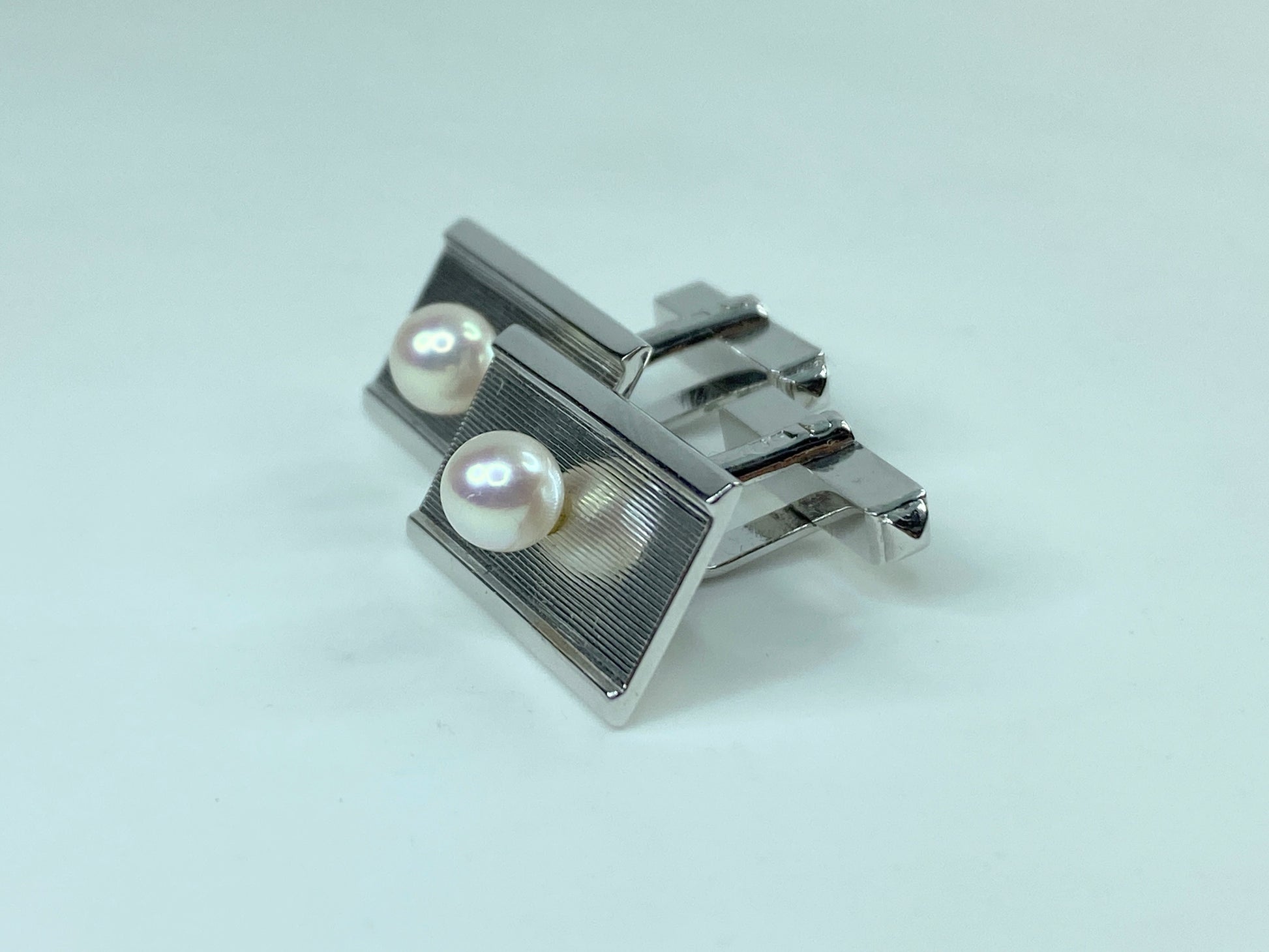 Mikimoto Sterling silver 5.7mm Akoya Cultured Pearl cufflink in box GS447