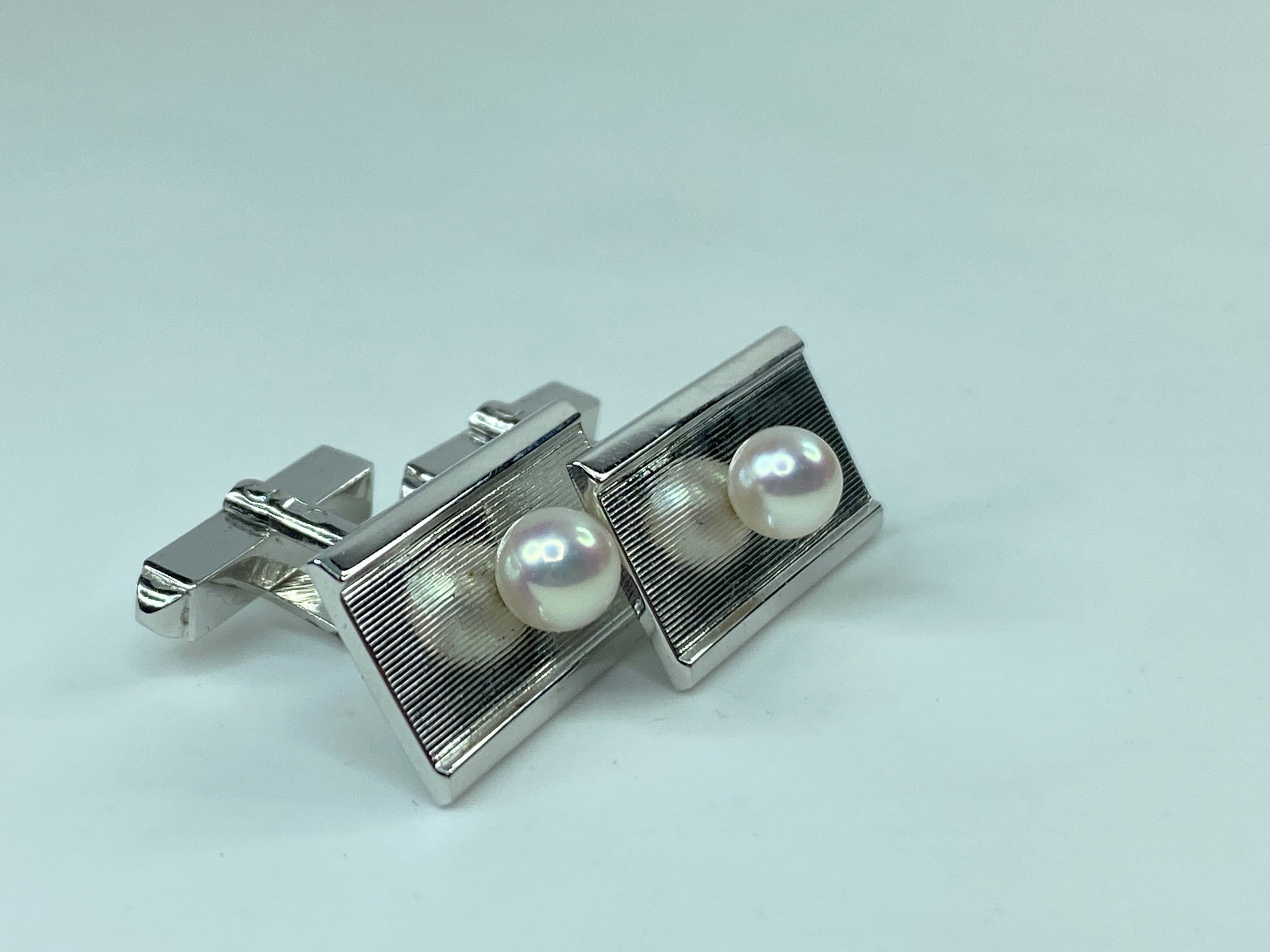 Mikimoto Sterling silver 5.7mm Akoya Cultured Pearl cufflink in box GS447
