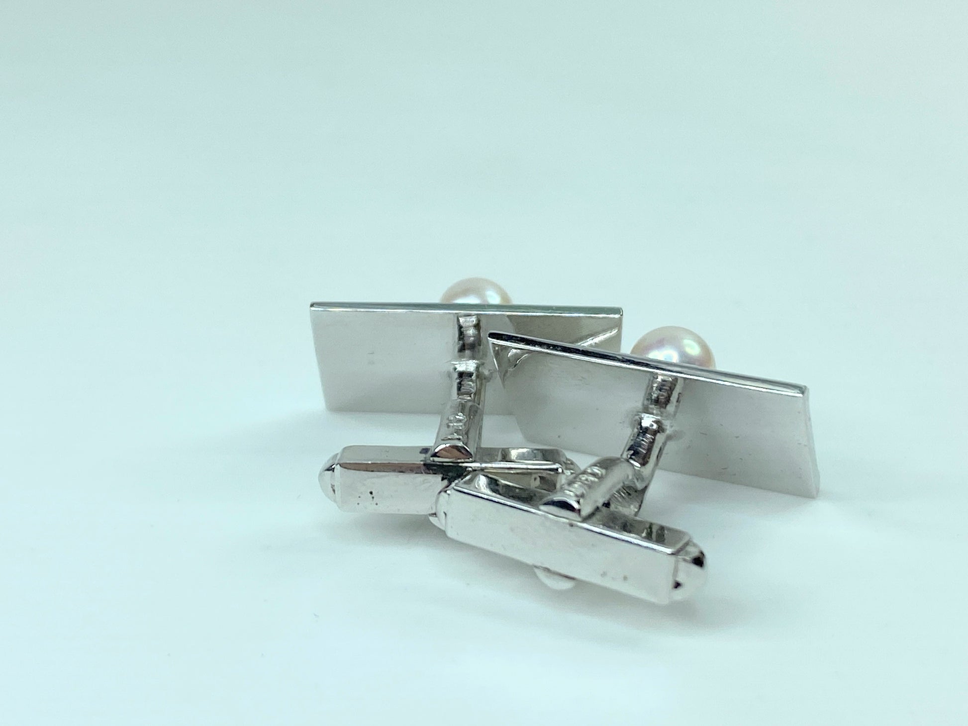 Mikimoto Sterling silver 5.7mm Akoya Cultured Pearl cufflink in box GS447