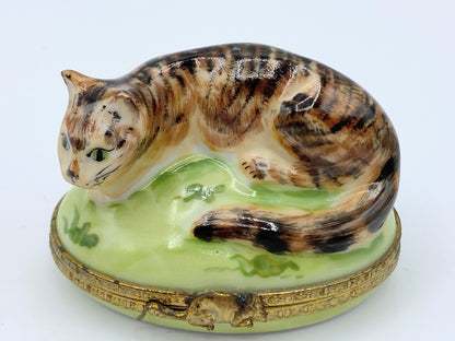 Rochard Limoges France Couching Cat Mouse clasp trinket box 2.25" x 1 3/4"