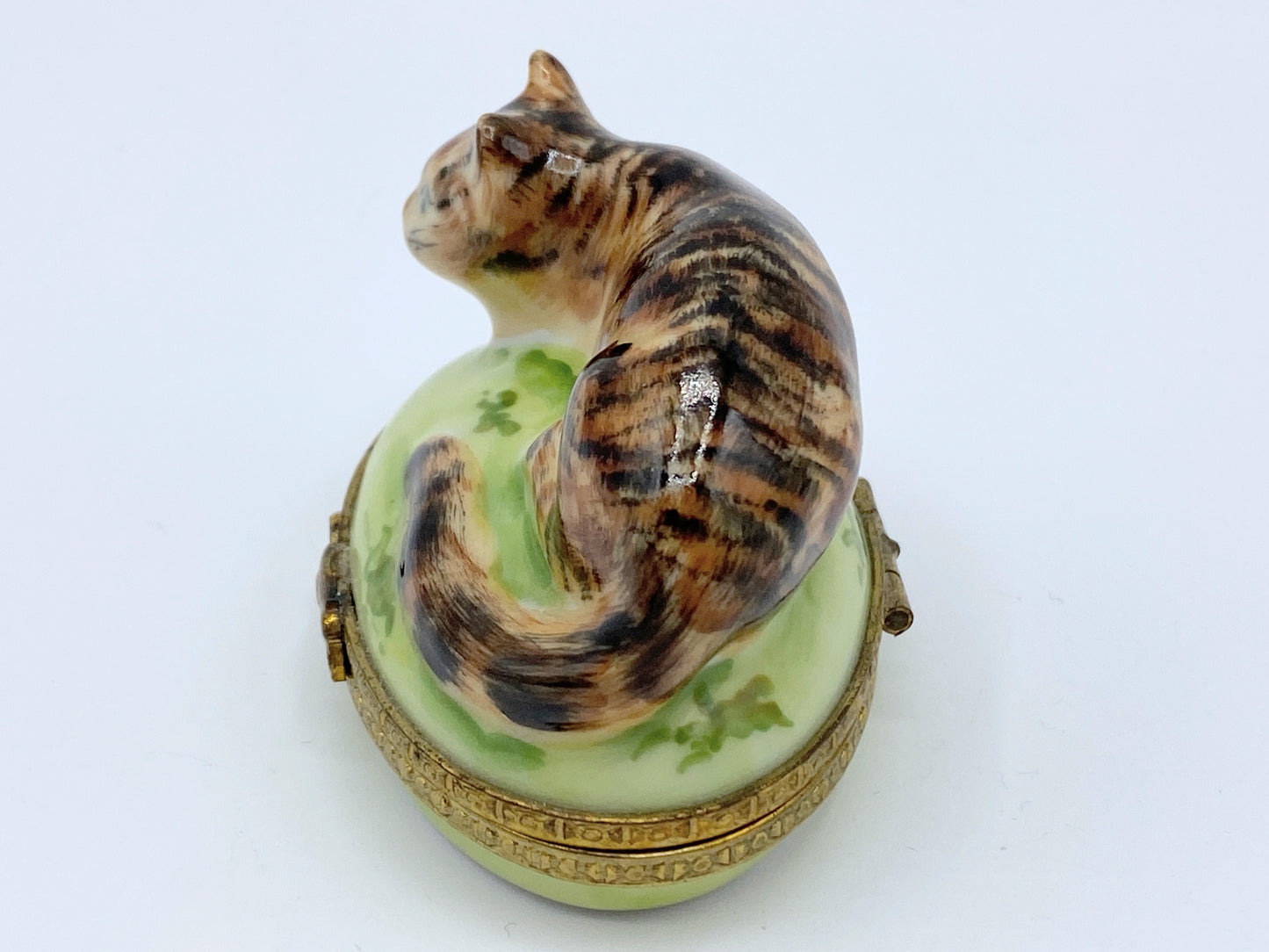 Rochard Limoges France Couching Cat Mouse clasp trinket box 2.25" x 1 3/4"