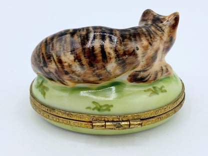 Rochard Limoges France Couching Cat Mouse clasp trinket box 2.25" x 1 3/4"