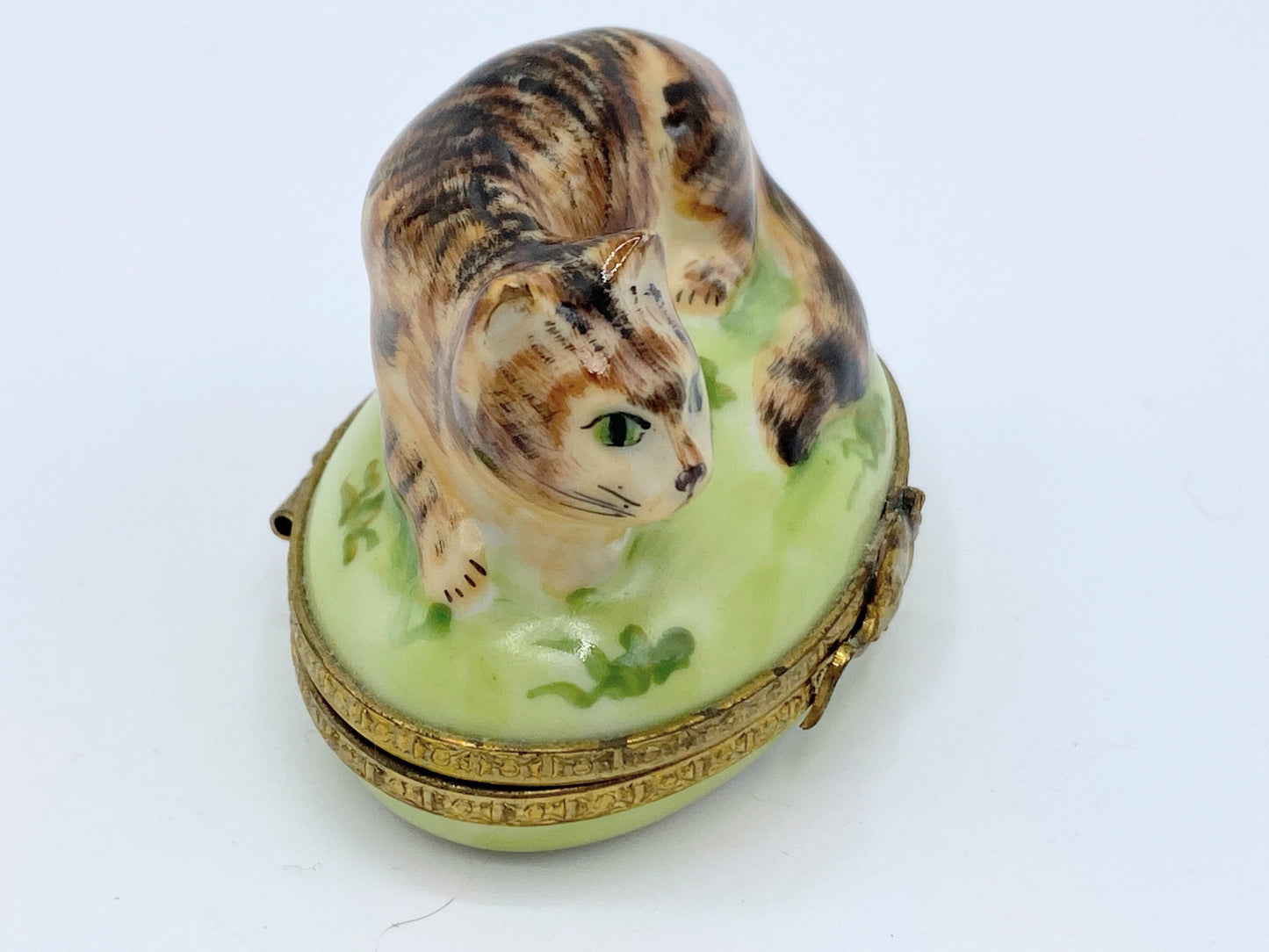 Rochard Limoges France Couching Cat Mouse clasp trinket box 2.25" x 1 3/4"