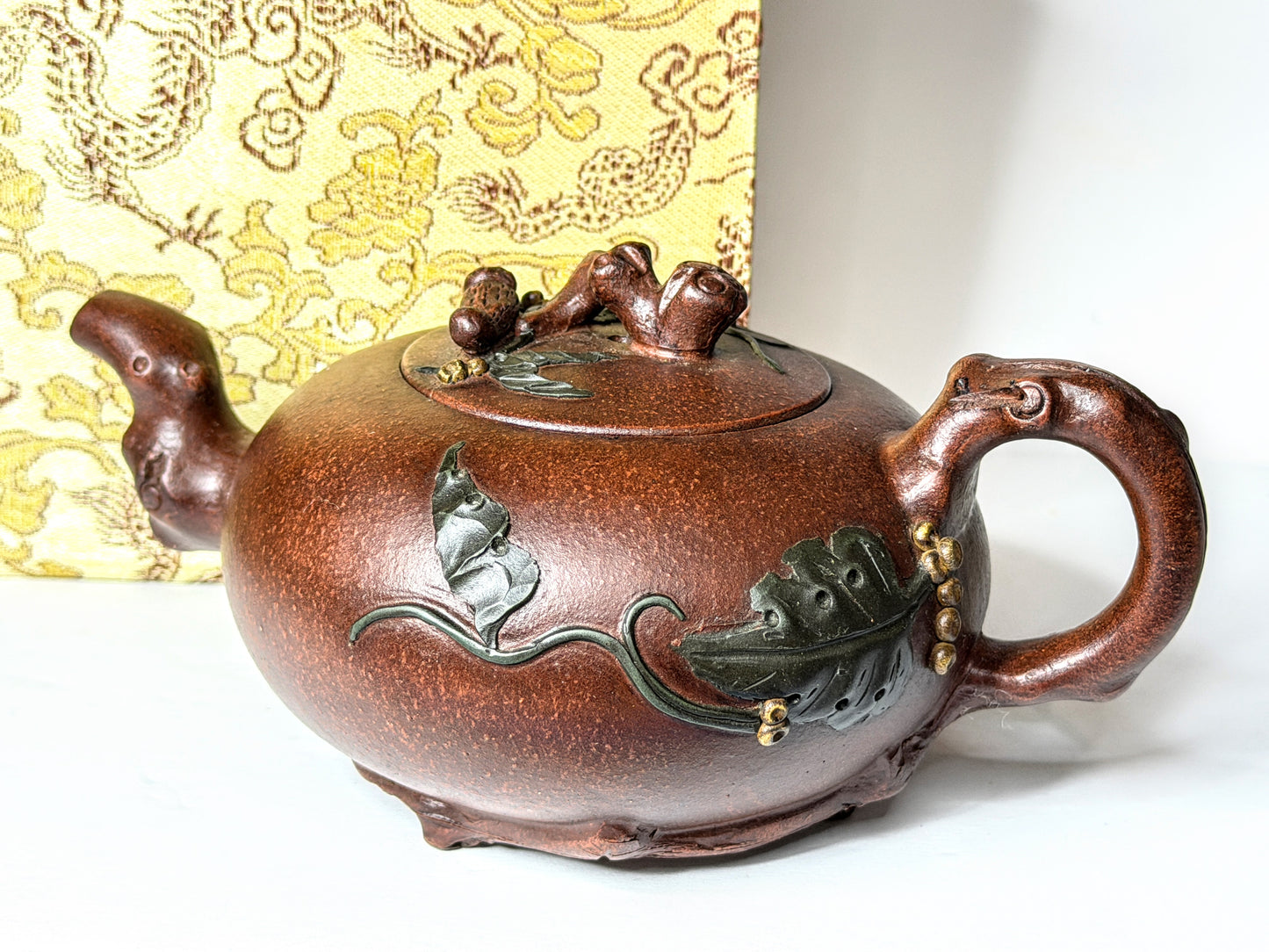 Vintage Classic Yixing Zisha 宜興紫砂 Squirrel and Grapevine Clay Teapot w/org box A1027