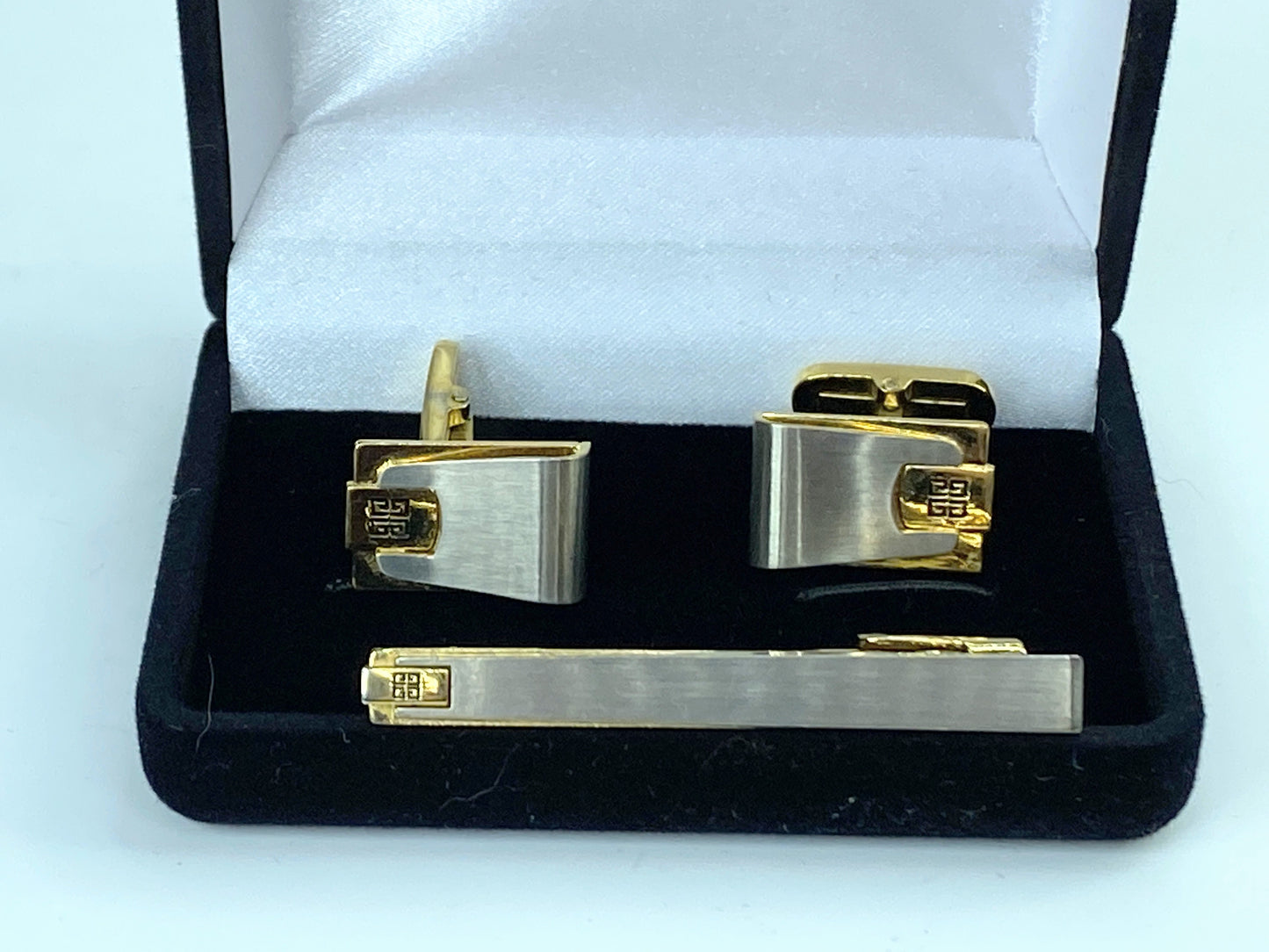 Givenchy Vintage Two-Tone 4G matching Tie Clip & cufflinks with velvet box GS454
