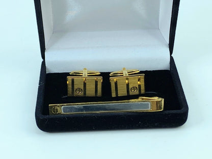 Alfred Dunhill Tie Pin Tie Bar & Cow Button Set Color Gold tone GS458