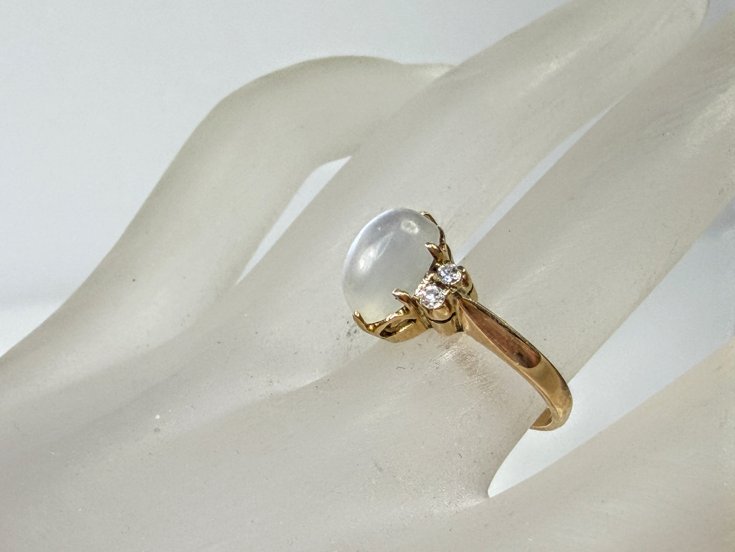 Vintage 1940s 14K Gold Oval Moonstone Cabochon Diamond Accents Ring 6 JR1653