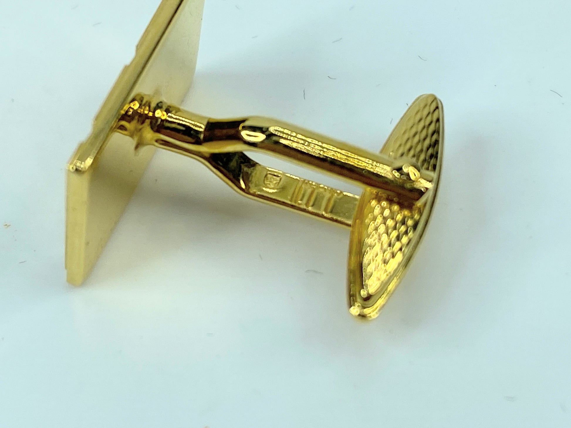 Alfred Dunhill Tie Pin Tie Bar & Cow Button Set Color Gold tone GS458