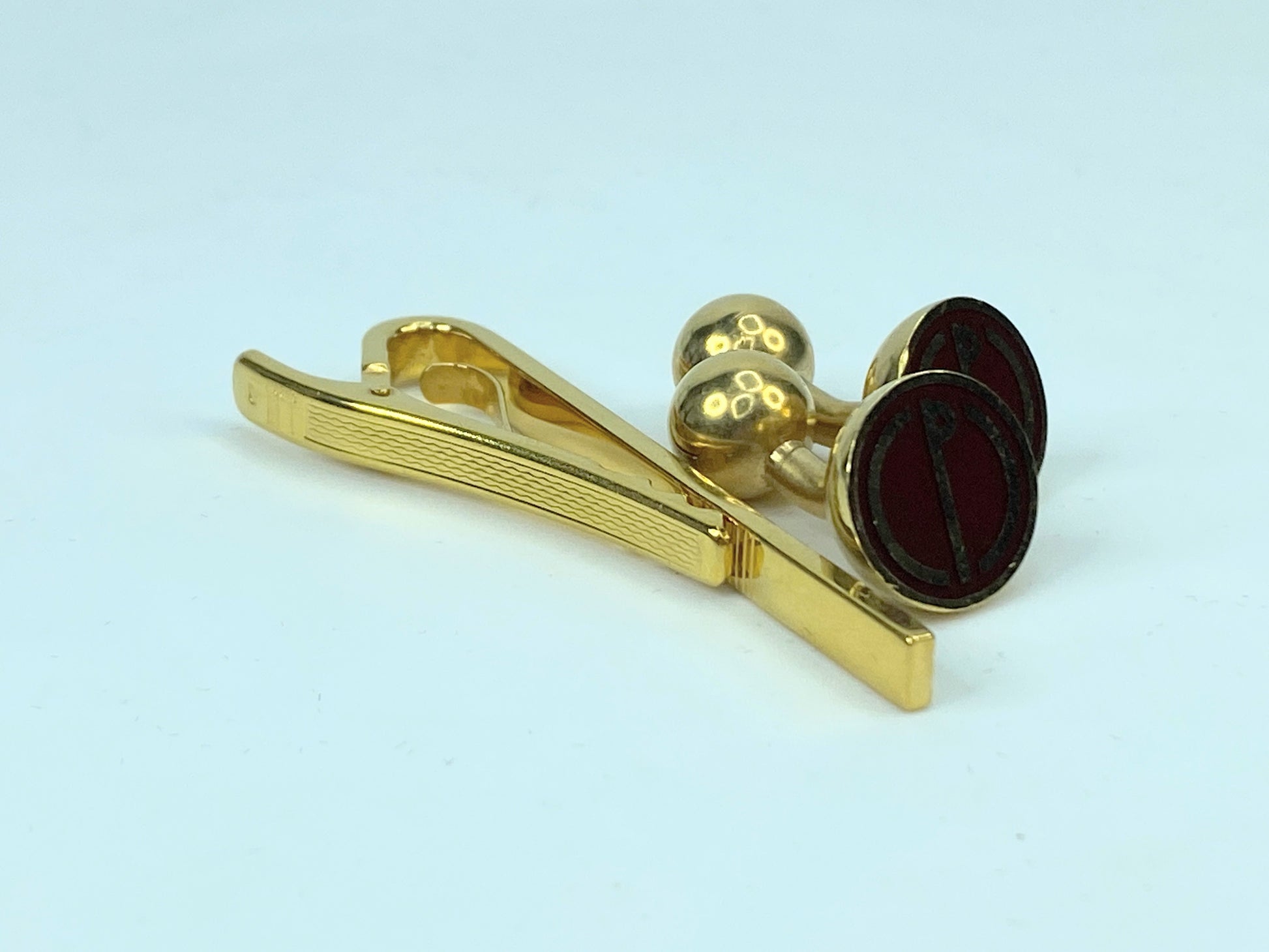 Alfred Dunhill round cufflinks gold and Brown color & Tie clip GS459