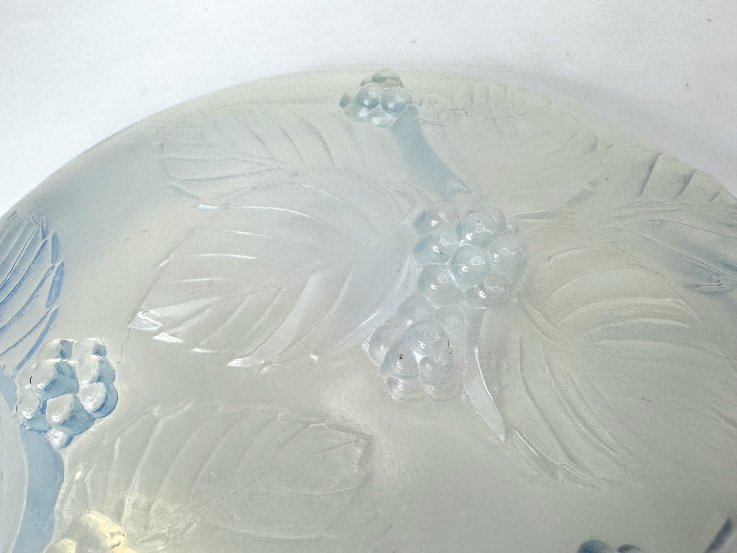 Vintage Sabino France Opalescent Glass Blackberry embossed Underplate Dish A1057