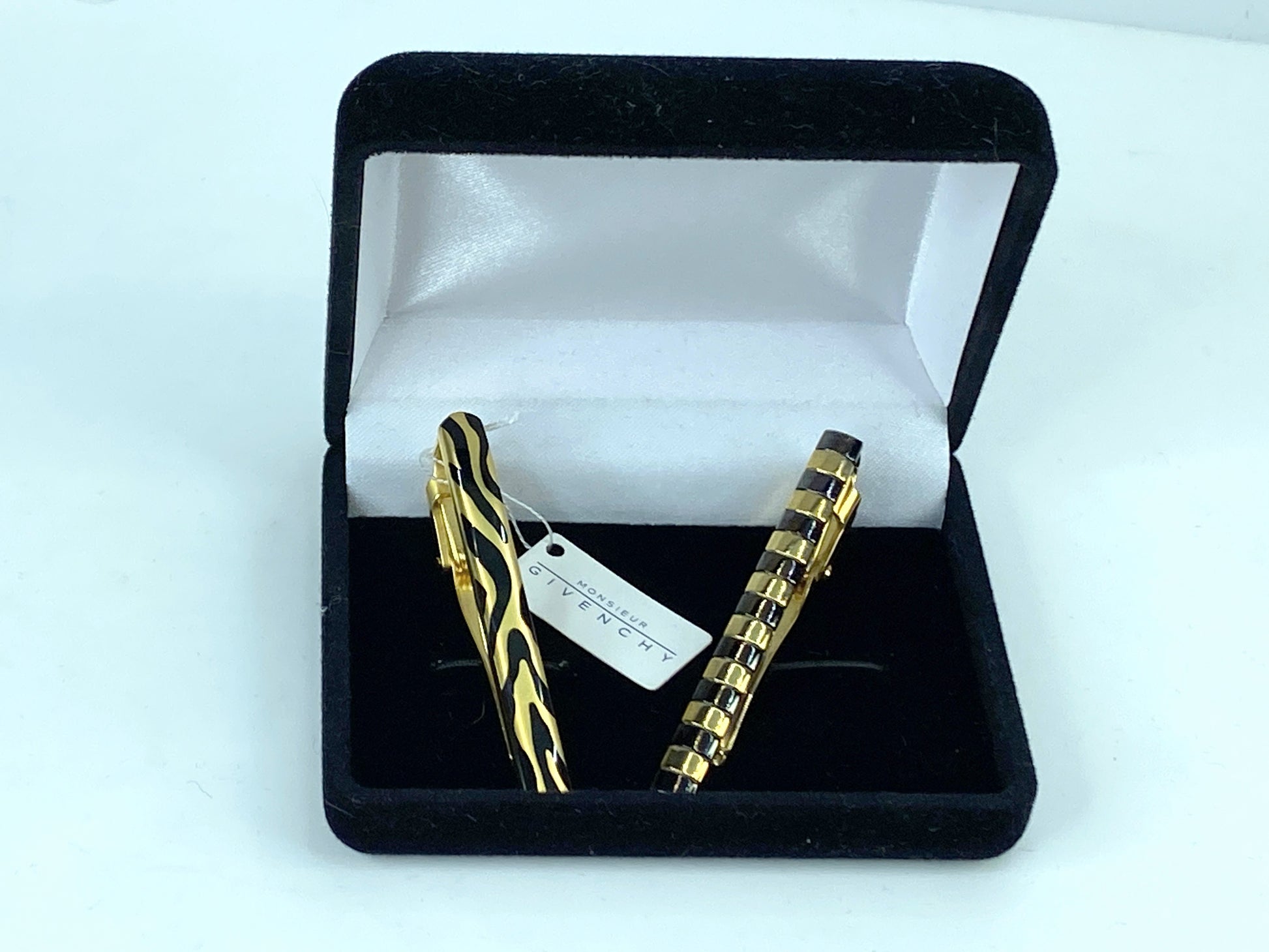 Givenchy golden tone black enamel tie clip set of two 13.1g GS463