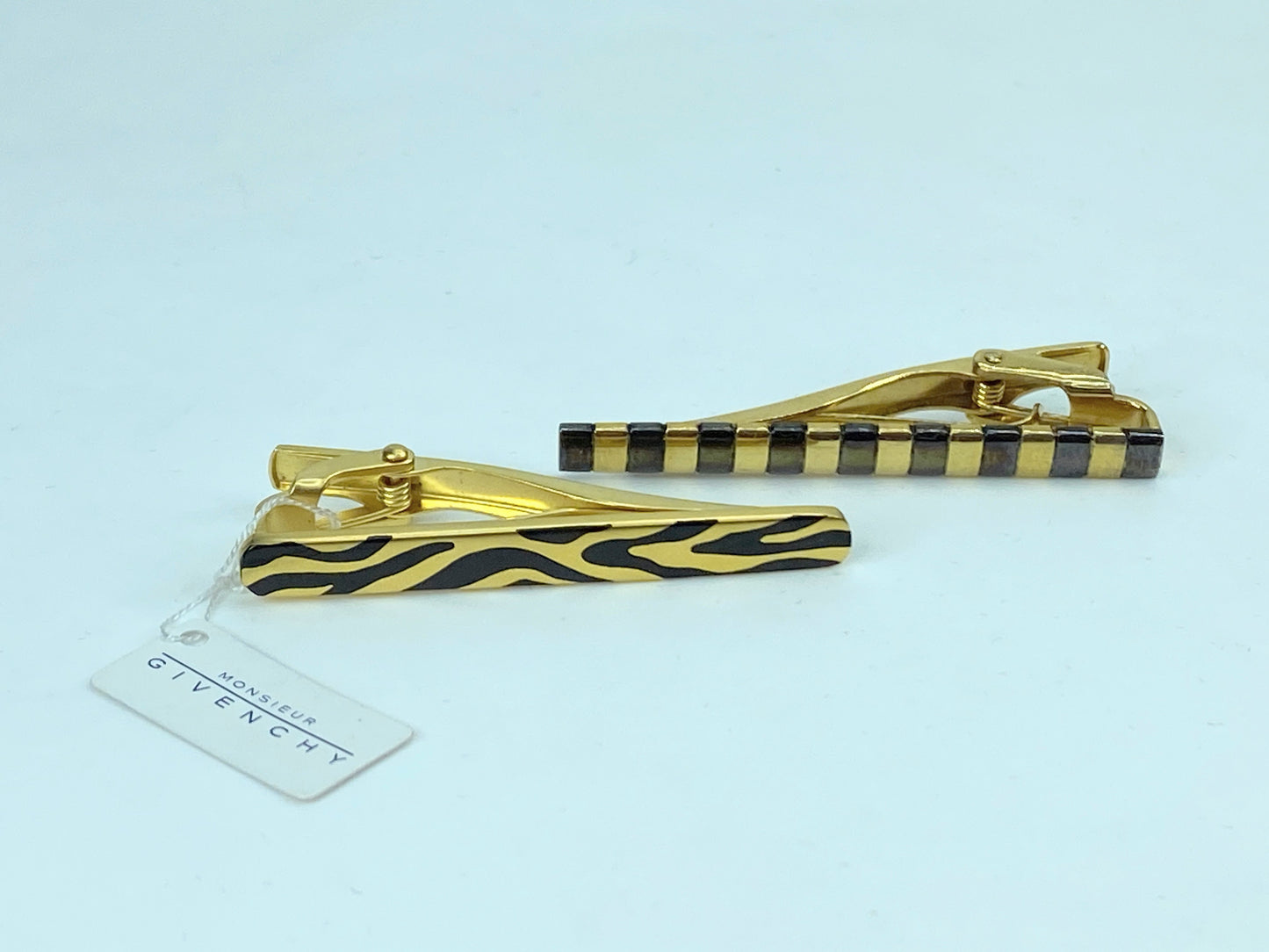 Givenchy golden tone black enamel tie clip set of two 13.1g GS463