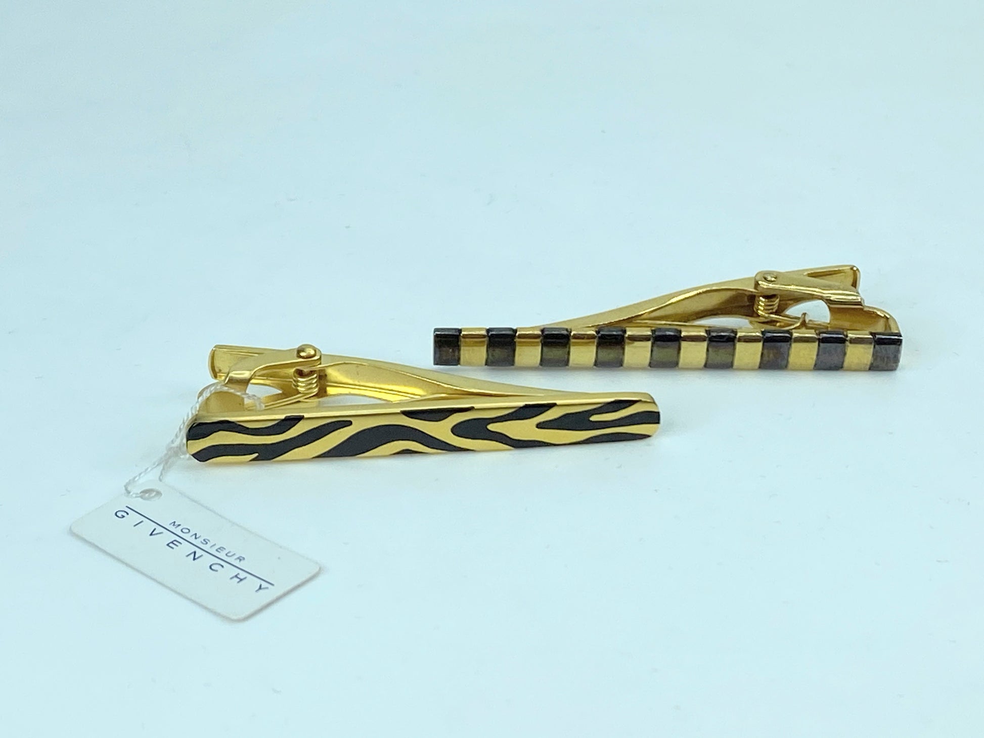 Givenchy golden tone black enamel tie clip set of two 13.1g GS463