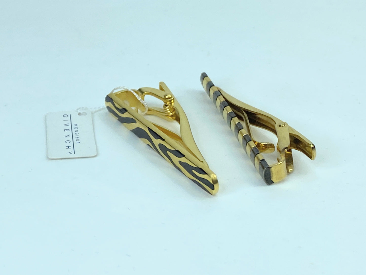 Givenchy golden tone black enamel tie clip set of two 13.1g GS463