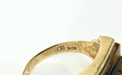 Vintage 10K Gold Soldier Cameo Carved Tiger Eye Signet Ring Size 8.75 JR1657