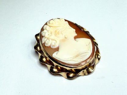 Antique 14K Gold Shell Cameo Brooch Pendant Scalloped Floral Frame JR1661